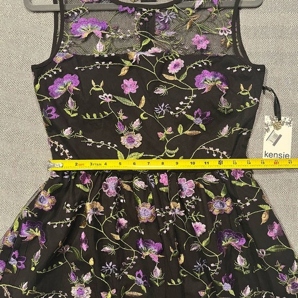 NWT Kensie Embroidered Mesh Cocktail Dress Size 4 - Picture 14 of 16